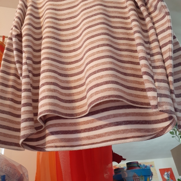 Sweater/Top - Picture 4 of 8